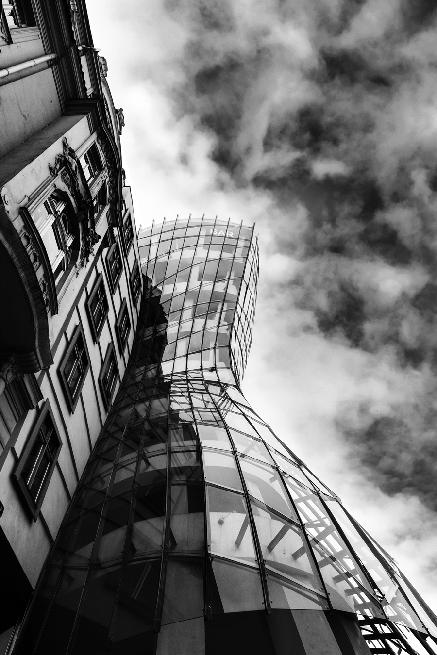 Dancing House bar: Interior architecture photography | Bar v Tančícím domě, Praha – Vojmír Blažek
