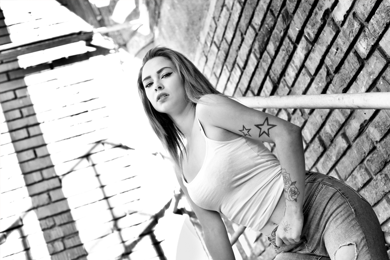 Model on stairs: Urban fashion photography | Fashion fotografie v exteriéru, schody – Vojmír Blažek