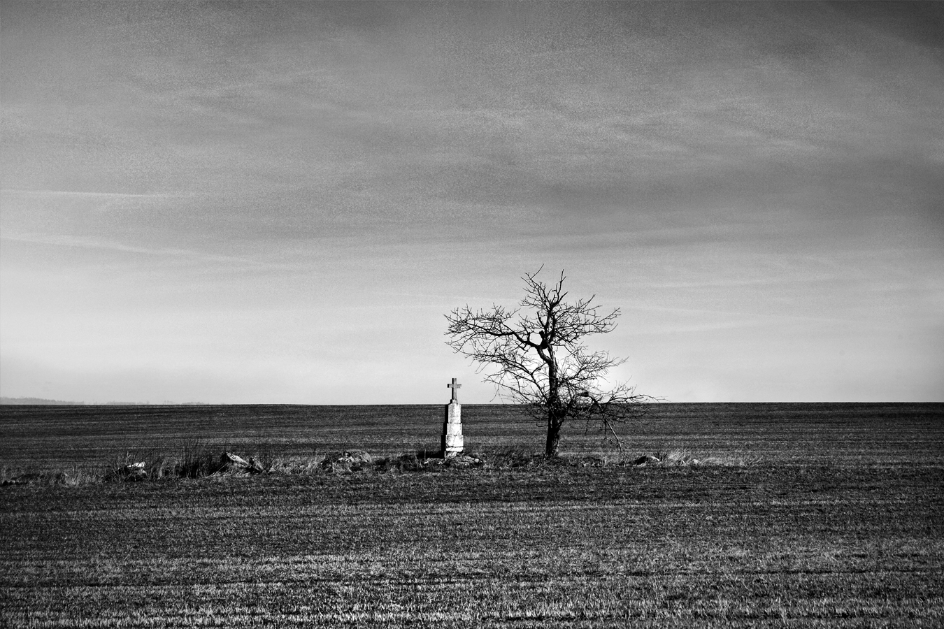 Field cross: Czech rural landscape, fine art | Boží muka v poli, osamělá víra – Vojmír Blažek